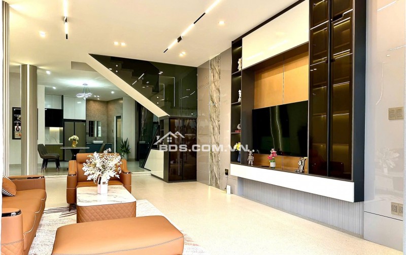 Bán Siêu phẩm nhà 3 Tầng full nội thất MT đường Nguyễn Hữu Thọ  gần sân bay