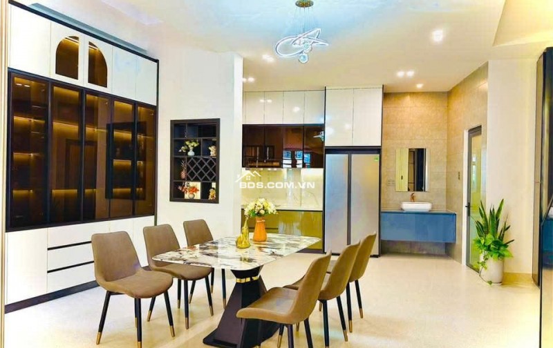 Bán Siêu phẩm nhà 3 Tầng full nội thất MT đường Nguyễn Hữu Thọ  gần sân bay