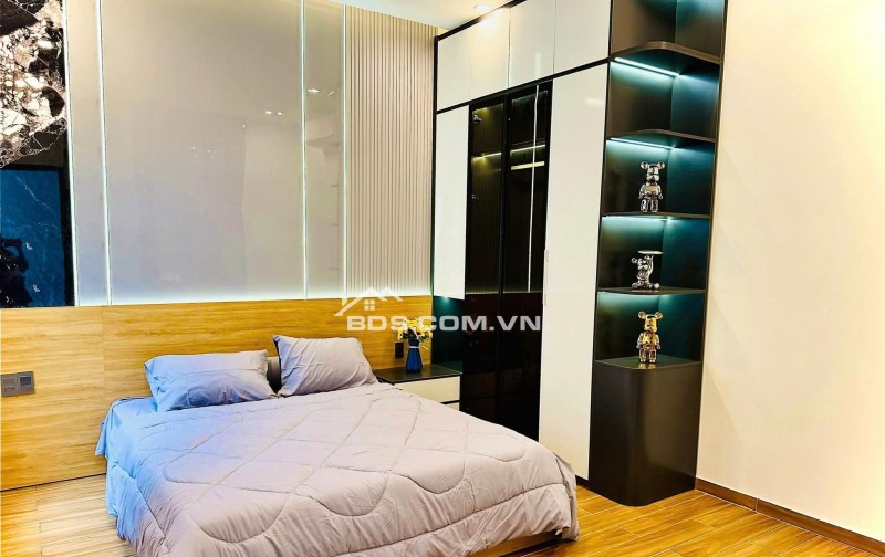 Bán Siêu phẩm nhà 3 Tầng full nội thất MT đường Nguyễn Hữu Thọ  gần sân bay