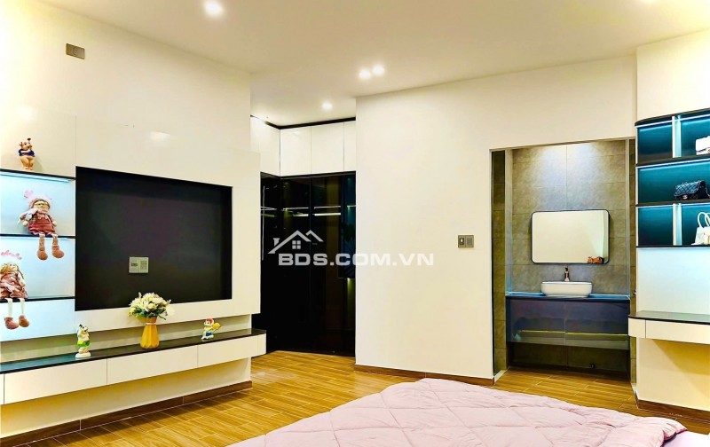 Bán Siêu phẩm nhà 3 Tầng full nội thất MT đường Nguyễn Hữu Thọ  gần sân bay