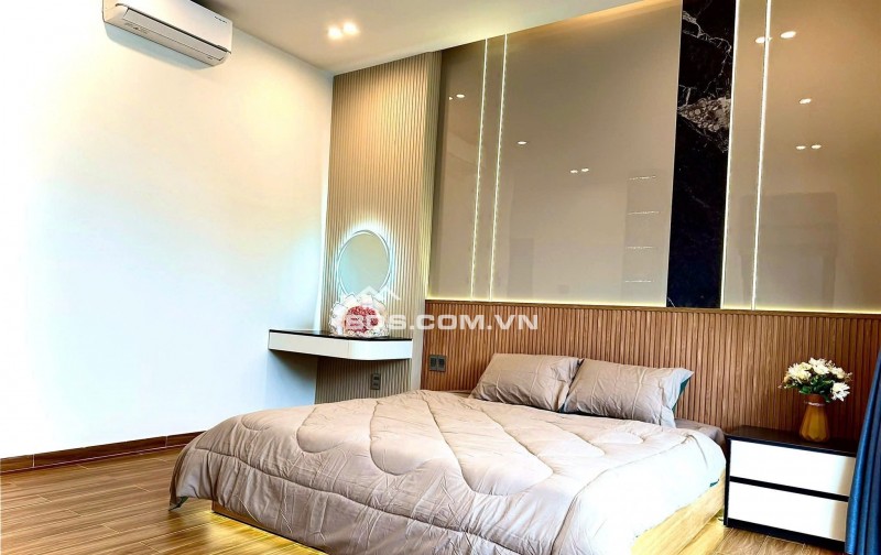 Bán Siêu phẩm nhà 3 Tầng full nội thất MT đường Nguyễn Hữu Thọ  gần sân bay