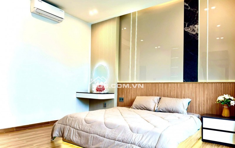 Bán Siêu phẩm nhà 3 Tầng full nội thất MT đường Nguyễn Hữu Thọ  gần sân bay