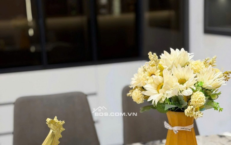 Bán Siêu phẩm nhà 3 Tầng full nội thất MT đường Nguyễn Hữu Thọ  gần sân bay