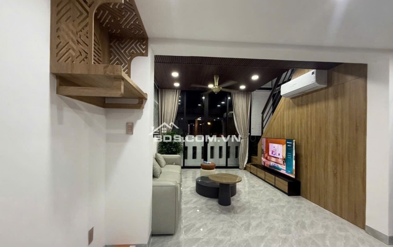 tòa cản hộ 8 tầng SƠN TRÀ gần biển MỸ KHÊ  Doanh thu >100 triệu/tháng