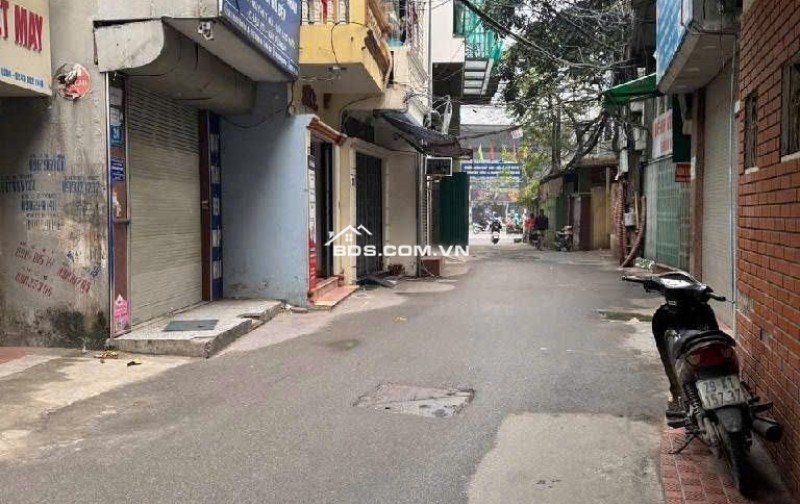 CHỦ MÓT BÁN - NGÃ TƯ SỞ - HƠN 5 TỶ - Diện tích 32m2 x 5 tầng NHÀ ĐẸP Ở NGAY!Chủ nhà cán bộ chuyển công tác, cần thanh khoản cực gấp