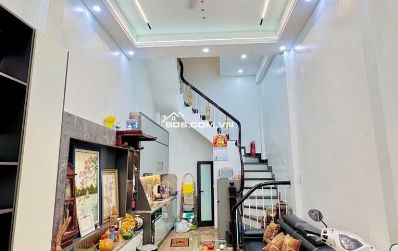 CHỦ MÓT BÁN - NGÃ TƯ SỞ - HƠN 5 TỶ - Diện tích 32m2 x 5 tầng NHÀ ĐẸP Ở NGAY!Chủ nhà cán bộ chuyển công tác, cần thanh khoản cực gấp