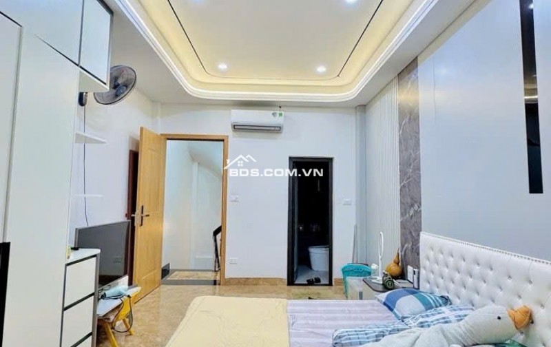 CHỦ MÓT BÁN - NGÃ TƯ SỞ - HƠN 5 TỶ - Diện tích 32m2 x 5 tầng NHÀ ĐẸP Ở NGAY!Chủ nhà cán bộ chuyển công tác, cần thanh khoản cực gấp