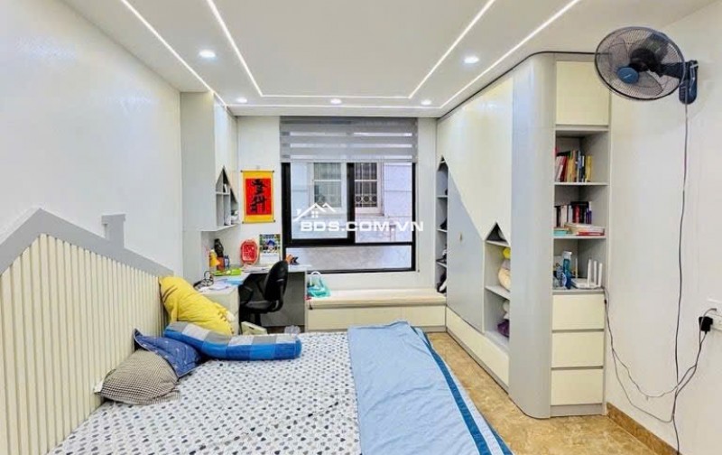 CHỦ MÓT BÁN - NGÃ TƯ SỞ - HƠN 5 TỶ - Diện tích 32m2 x 5 tầng NHÀ ĐẸP Ở NGAY!Chủ nhà cán bộ chuyển công tác, cần thanh khoản cực gấp