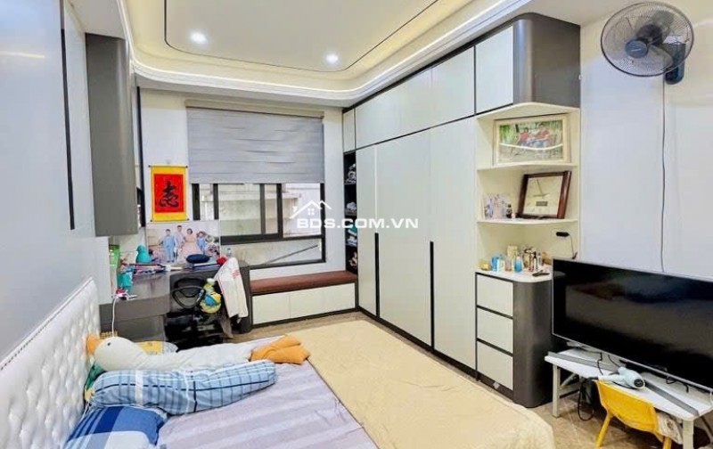 CHỦ MÓT BÁN - NGÃ TƯ SỞ - HƠN 5 TỶ - Diện tích 32m2 x 5 tầng NHÀ ĐẸP Ở NGAY!Chủ nhà cán bộ chuyển công tác, cần thanh khoản cực gấp