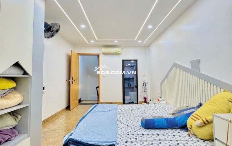 CHỦ MÓT BÁN - NGÃ TƯ SỞ - HƠN 5 TỶ - Diện tích 32m2 x 5 tầng NHÀ ĐẸP Ở NGAY!Chủ nhà cán bộ chuyển công tác, cần thanh khoản cực gấp