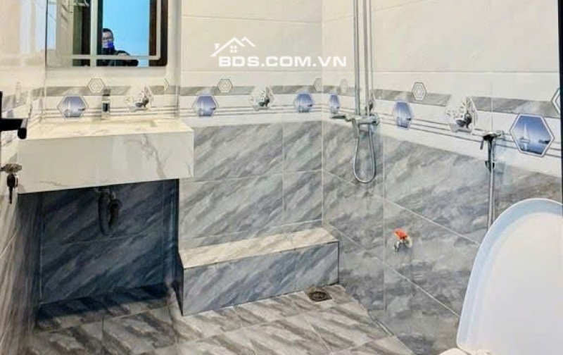 Xây Mới - Nhỉnh 8T-Thang Máy - Trịnh Đình Cửu-Dt 40m2-6 tầng- Sđcc không QH -Ngõ thông rất gần phố