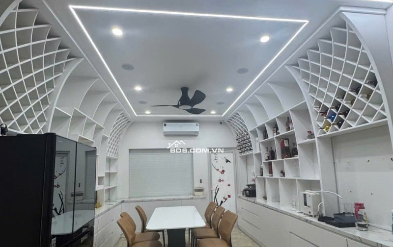Cực hiếm, mặt tiền khu tên lửa, Bình Tân, sát bên Aeon. chi hơn 9 tỶ  Nguồn: https://nhadat247.com.vn/cuc-hiem-mat-tien-khu-ten-lua-binh-tan-sat-ben-aeon-chi-hon-9-ty