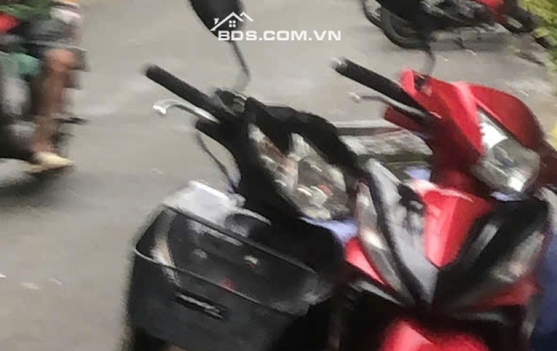BÁN GẤP NHÀ BÀ HẠT Q10 GẦN ĐƯỜNG XE HƠI CÁCH VÀI BỨOC CHÂN. LH:0909304773