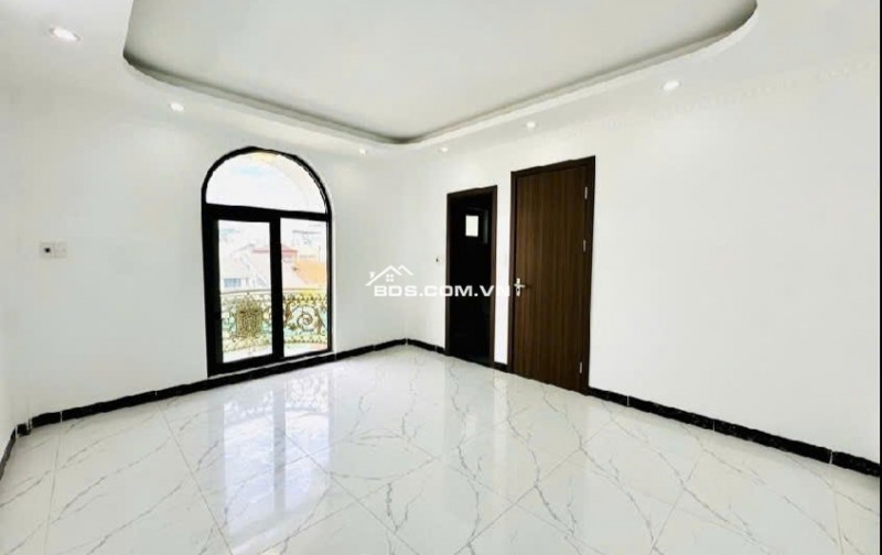 NHÀ PHỐ THACH BÀN Ô TÔ ĐỖ CỬA NGÀY ĐÊM  KINH DOANH VĂN PHÒNG  CÒN SÓT LẠI  GIÁ CHỈ NHỈNH 9 TY