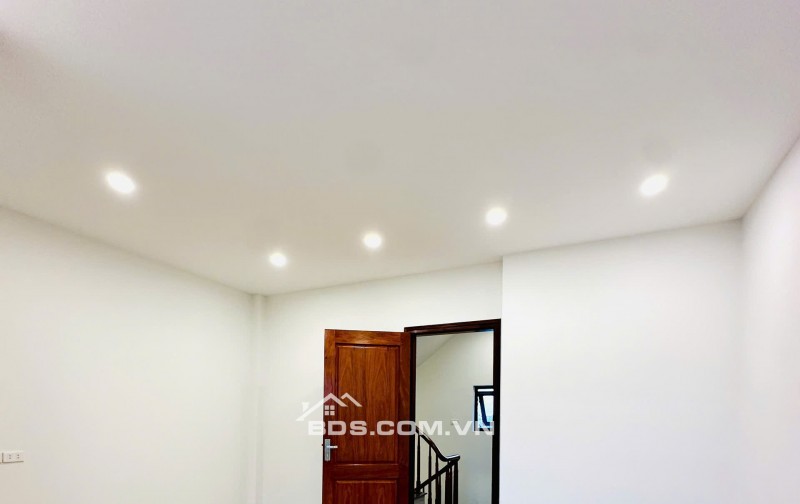 NHÀ PHỐ THACH BÀN Ô TÔ ĐỖ CỬA NGÀY ĐÊM  KINH DOANH VĂN PHÒNG  CÒN SÓT LẠI  GIÁ CHỈ NHỈNH 9 TY