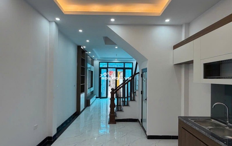 [SIÊU PHẨM HOÀNG MAI] - NHÀ MỚI ĐẸP - Ô TÔ QUA NHÀ - GIÁ 6.X TỶ Diện tích 33m2, xây 5 tầng kiên cố