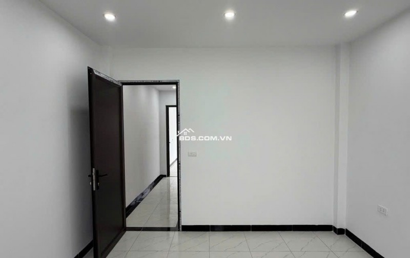 [SIÊU PHẨM HOÀNG MAI] - NHÀ MỚI ĐẸP - Ô TÔ QUA NHÀ - GIÁ 6.X TỶ Diện tích 33m2, xây 5 tầng kiên cố