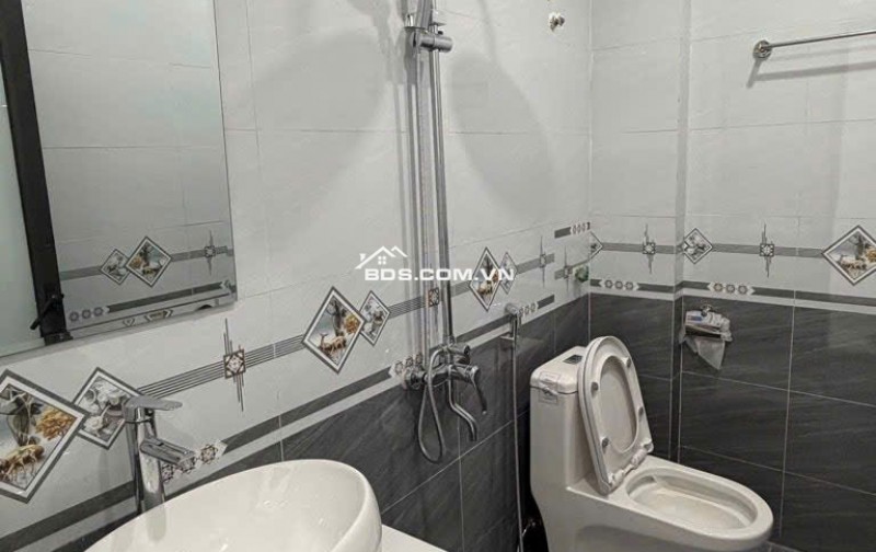 [SIÊU PHẨM HOÀNG MAI] - NHÀ MỚI ĐẸP - Ô TÔ QUA NHÀ - GIÁ 6.X TỶ Diện tích 33m2, xây 5 tầng kiên cố