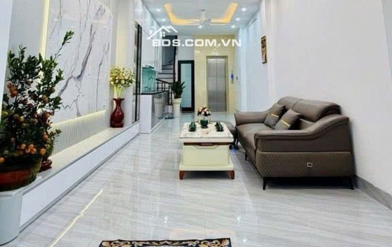 Nhỉnh 8T - Ngay sát KĐT Đại Kim - Đại Từ - DT 40m - nhà xây mới 6 tầng, thang máy, ngõ thông ô tô đô ngay nhà- vài bước ra mặt phố.