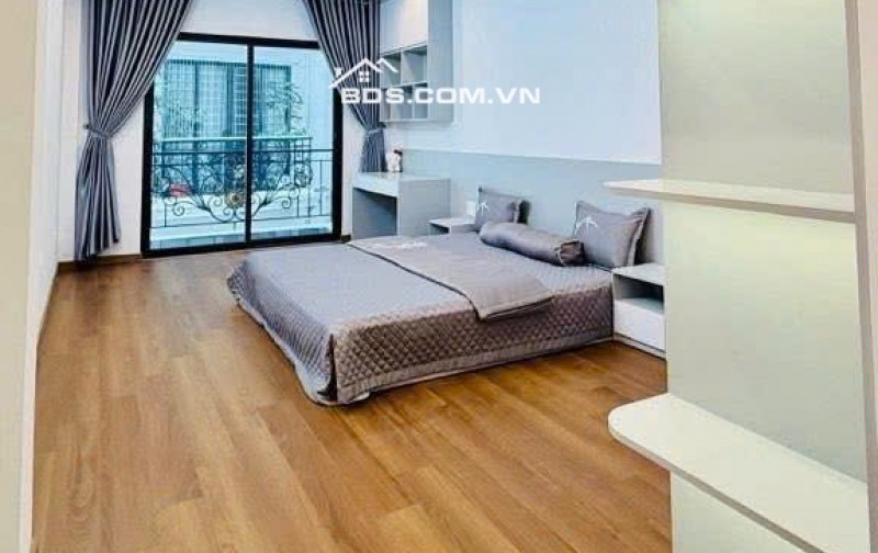 Nhỉnh 8T - Ngay sát KĐT Đại Kim - Đại Từ - DT 40m - nhà xây mới 6 tầng, thang máy, ngõ thông ô tô đô ngay nhà- vài bước ra mặt phố.