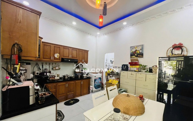 NHÀ ĐẸP QUẬN 7 – 3 TẦNG ĐÚC – NGANG GẦN 6M HIẾM- Chỉ 5 Tỷ 990