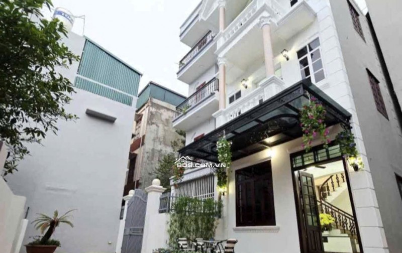 CHÍNH CHỦ CẦN BÁN GÂP ĐẤT MẶT PHỐ THẠCH BÀN 38M2 MẶT TIỀN 3.5M  VI TRÍ CỰC HIẾM . MỘT LÔ DUY NHẤT CÒN SÓT LẠI KHÔNG TIM THẤY LÔ THƯ 2 Ạ