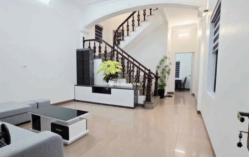 CHÍNH CHỦ CẦN BÁN GÂP ĐẤT MẶT PHỐ THẠCH BÀN 38M2 MẶT TIỀN 3.5M  VI TRÍ CỰC HIẾM . MỘT LÔ DUY NHẤT CÒN SÓT LẠI KHÔNG TIM THẤY LÔ THƯ 2 Ạ