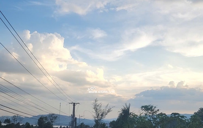: Bán lỗ đất thổ cư 2.400 m2, mặt tiền rộng 70 m