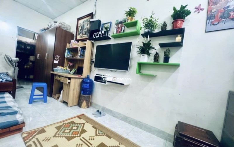 CHÍNH CHỦ CẦN BÁN GÂP ĐẤT MẶT PHỐ THẠCH BÀN 38M2 MẶT TIỀN 3.5M  VI TRÍ CỰC HIẾM . MỘT LÔ DUY NHẤT CÒN SÓT LẠI KHÔNG TIM THẤY LÔ THƯ 2 Ạ