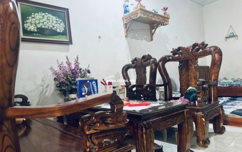 CHÍNH CHỦ CẦN BÁN GÂP ĐẤT MẶT PHỐ THẠCH BÀN 38M2 MẶT TIỀN 3.5M  VI TRÍ CỰC HIẾM . MỘT LÔ DUY NHẤT CÒN SÓT LẠI KHÔNG TIM THẤY LÔ THƯ 2 Ạ