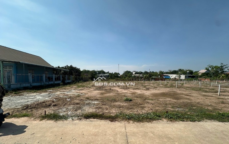 Bán đất 200m² có sẵn 100m² thổ cư ngang 5m giá 750 triệu tại Đường 30/4 Xã An Long