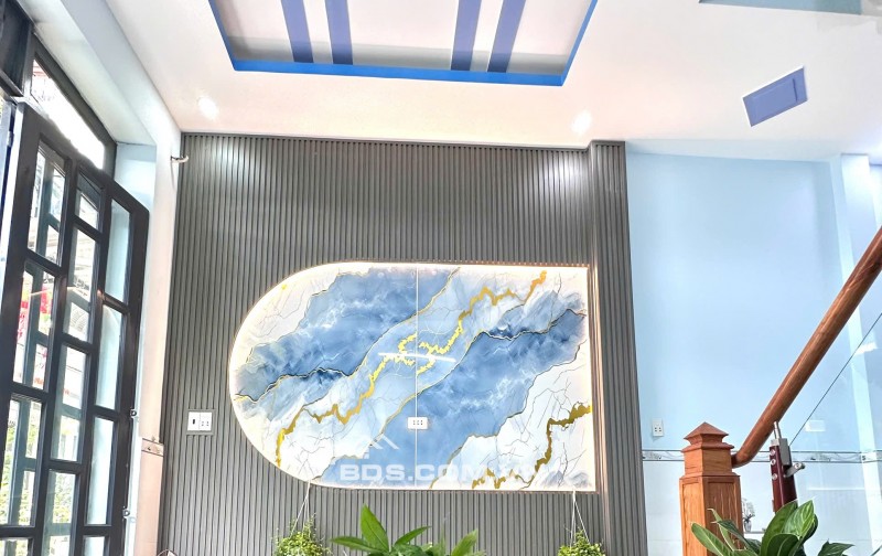 Cần bán nhà 4x10 40m2 1 trệt 1 lầu giáp hóc môn giá chưa đến 1 tỉ
