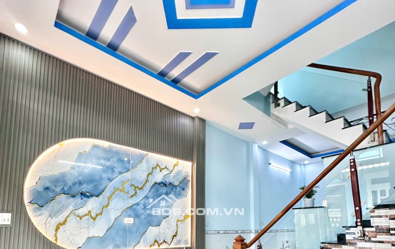 Cần bán nhà 4x10 40m2 1 trệt 1 lầu giáp hóc môn giá chưa đến 1 tỉ