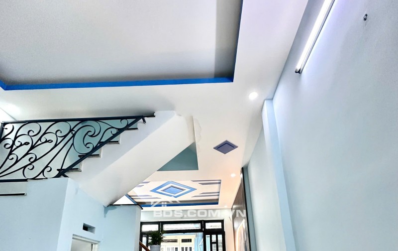 Cần bán nhà 4x10 40m2 1 trệt 1 lầu giáp hóc môn giá chưa đến 1 tỉ