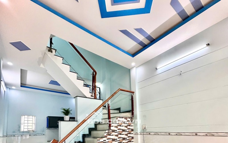 Cần bán nhà 4x10 40m2 1 trệt 1 lầu giáp hóc môn giá chưa đến 1 tỉ