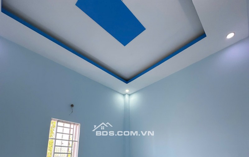 Cần bán nhà 4x10 40m2 1 trệt 1 lầu giáp hóc môn giá chưa đến 1 tỉ