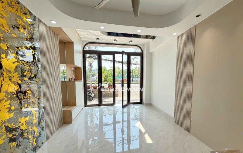 Cần bán nhà Mặt Tiền mới hoàn thiện kinh doanh Phường Tân Đinh. Quận 1
