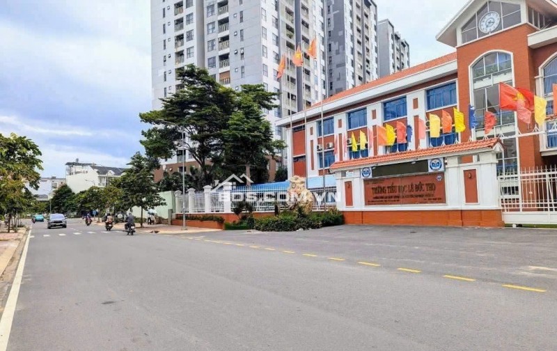 NHÀ PHỐ KIỂU BIỆT THỰ CÓ SÂN VƯỜN TẠI GÒ VẤP - 215M2 CHỈ 17.5 TỶ. LH:0963492727.