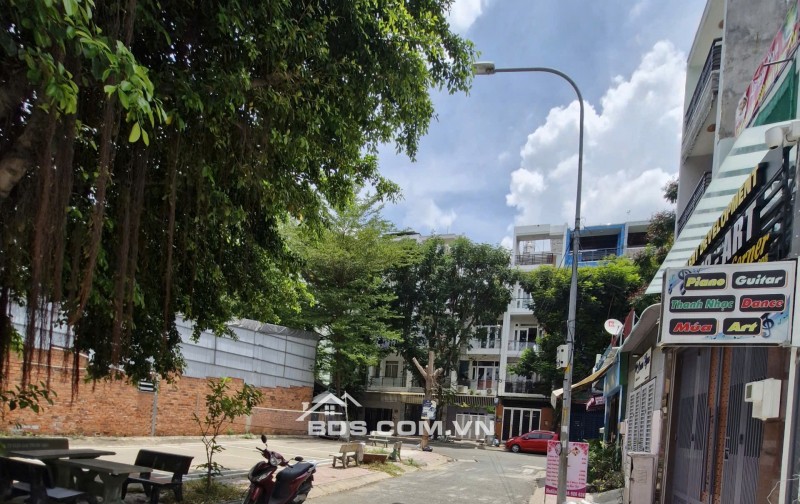 NHÀ PHỐ KIỂU BIỆT THỰ CÓ SÂN VƯỜN TẠI GÒ VẤP - 215M2 CHỈ 17.5 TỶ. LH:0963492727.