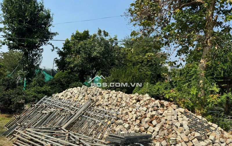 BÁN ĐẤT LONG BÌNH, QUẬN 9 - DT 1000M2 - SHR - 38.5 TỶ. LH:0907511230 - 0908334579.