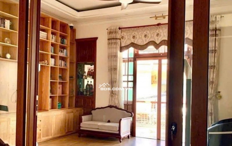 bán biệt thự sân vườn phố hoàng diệu cách đường hoàng diệu 20m
