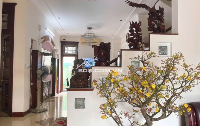 bán biệt thự sân vườn phố hoàng diệu cách đường hoàng diệu 20m
