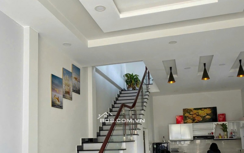 CHO THUÊ VILLA FULL NỘI THẤT CƠ BẢN ĐỒI THÔNG TIN PHƯỜNG 8