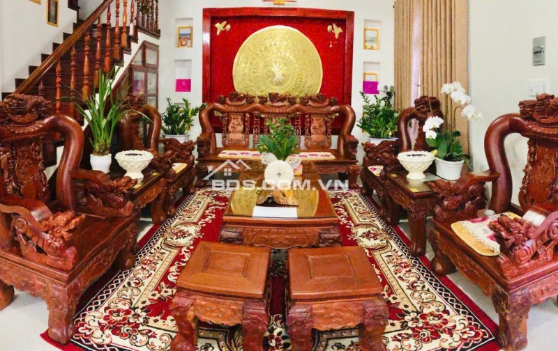 CHO THUÊ VILLA 8 PHÒNG NGỦ ĐƯỜNG HÙNG VƯƠNG ĐÀ LẠT