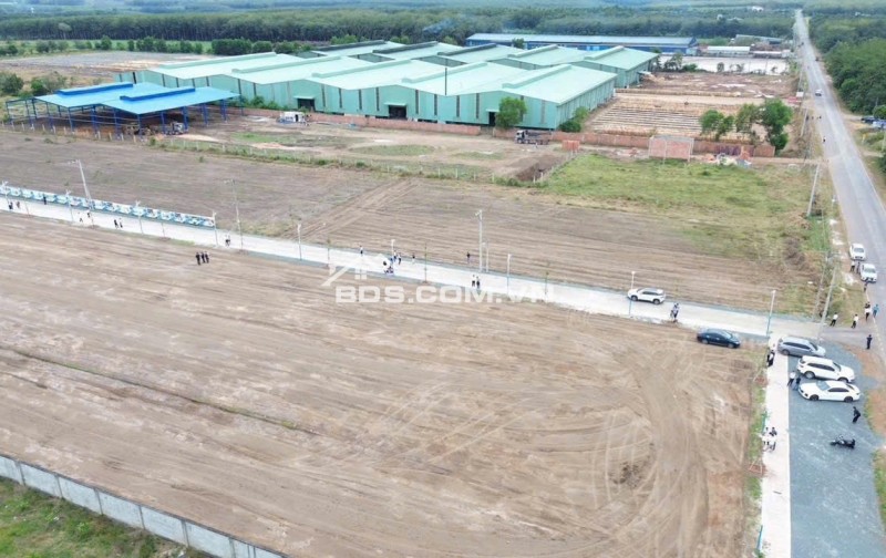 CHÍNH CHỦ CẦN RA ĐI LÔ ĐẤT TRƯỚC CỔNG XÍ NGHIỆP MAY 1000 CÔNG NHÂN, NGAY KCN MINH LẬP, 525TR, 180M2 (TC 150M2)
