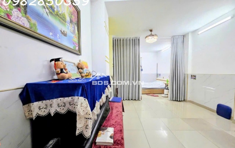 DƯƠNG QUẢNG HÀM - 6 Đ 5 - HẺM 5M XE HƠI 

 200m ra Bãi Biển Gò Vấp