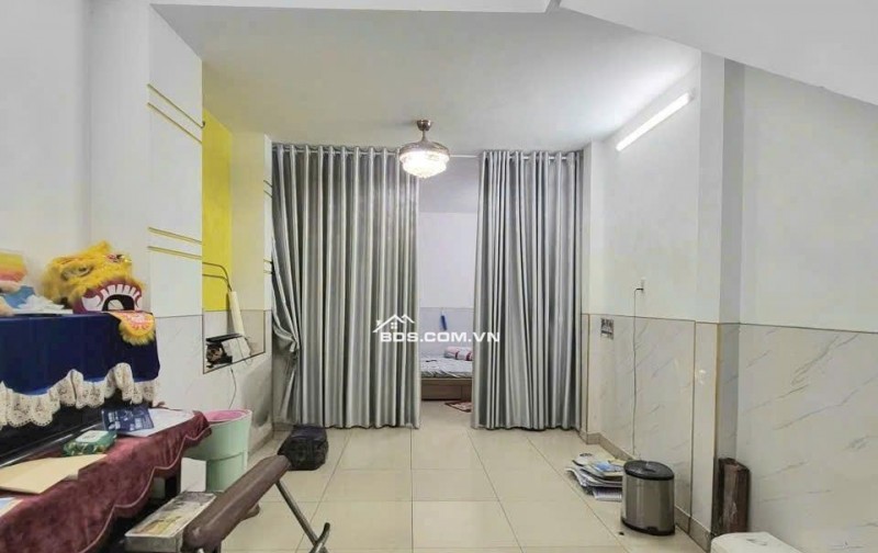 DƯƠNG QUẢNG HÀM - 6 Đ 5 - HẺM 5M XE HƠI 

 200m ra Bãi Biển Gò Vấp