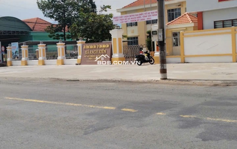 CC BÁN GẤP NHÀ C4, KHU ĐẤT ĐANG LÀM XƯỞNG CƠ KHÍ, GẦN 2500M2 SÁT MT835, CHỈ 14 TỶ. LH:0909327086.