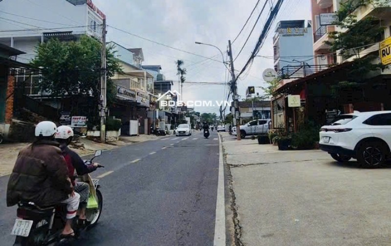 Chính Chủ cần bán nhanh nhà 6 tầng, mặt tiền đường lớn, kinh doanh khách sạn