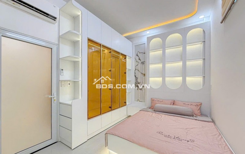 NHÀ MỜI ĐĂNG CẦP XE HƠI ĐẬU CỬA GÒ OMOI QUẬN 7  (5X12) 3 TẦNG -4 PN CHỈ 10,6 TỶ - FULL NỘI THÂT - SỔ HỒNG RÊNG HOÀN CÔNG